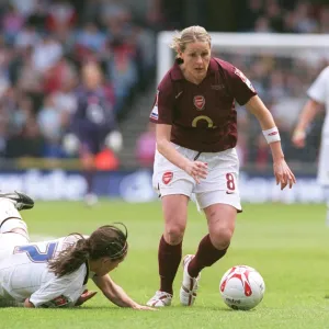 Kelly Smith (Arsenal) Nicole Emmanuel (Leeds)