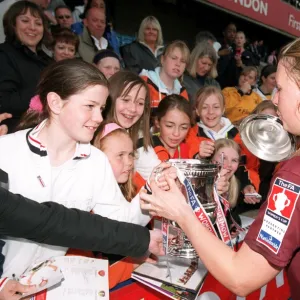 Kirsty Pealling (Arsenal) with the FA Cup Trophy