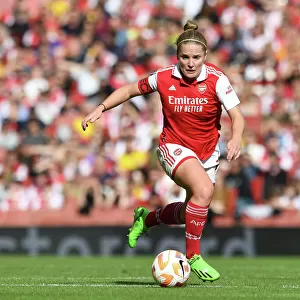 London Rivalry: Arsenal vs. Tottenham Clash in FA Womens Super League - Arsenal's Kim Little Fights for Victory