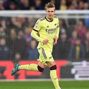 Martin Odegaard in Action: Arsenal vs. Crystal Palace, 2021-22 Premier League Showdown