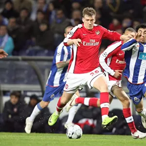 Nicklas Bendtner (Arsenal) Fucile (FC Porto)