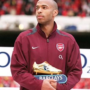 Thierry Henry (Arsenal) with his Golden Boot Award