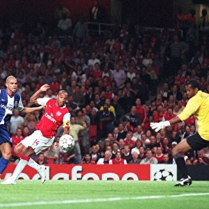 Thierry Henry's Historic First Goal: Arsenal's 2-0 UEFA Champions League Victory over Porto (2006)