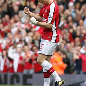 Thomas Vermaelen celebrates scoring the 1st Arsenal goal