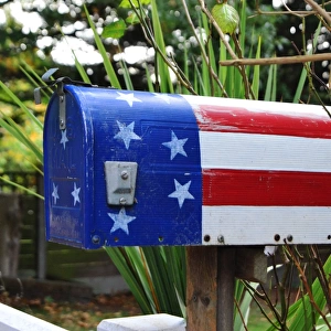 CJ7 0685 Stars and stripes, painted mail box