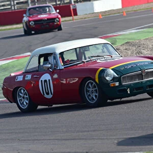 CM27 0104 Peter Bowyer, MG B Roadster