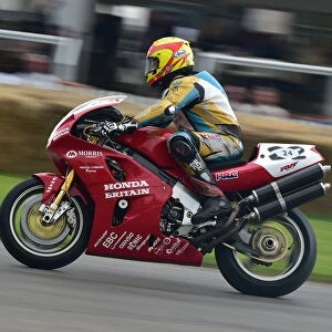 CM31 4101 Ian Simpson, Honda RC45