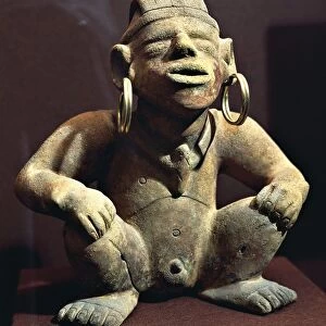 Colombia, Pre-Columbian civilization, Terracotta male statuette with golden earrings, From Calima