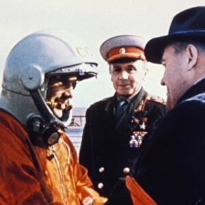 Cosmonaut yuri gagarin shaking hands with rocket designer korolev (right) at baikonur, just before his flight into space, april 1961