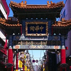 Japan, Yokohama, colourful entrance gates Chinatown distric