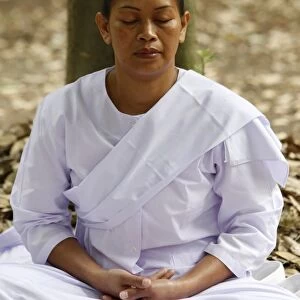 Meditation at Buddhapadipa temple