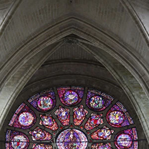 Notre Dame of Mantes la Jolie collegiate church rose window