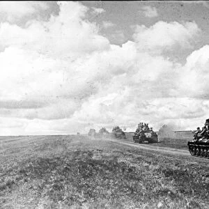 Red army tanks move into forward positions in kursk bulge in july 1943