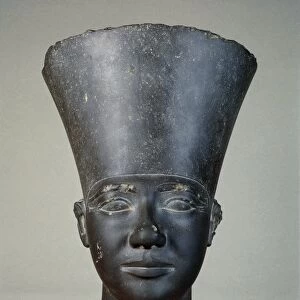 Schist head of Userkaf, from Abusir, Solar temple of Userkaf
