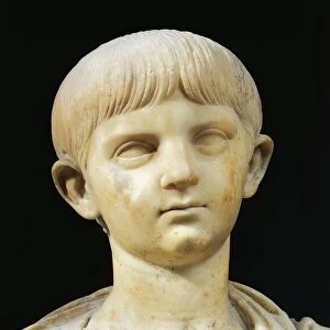 Statue of Nero as child wearing bulla, Detail