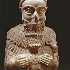 Sumerian statuette, bust of a figure making an offering