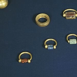 Treasure of Tanis, gold and precious stone rings of Psusennes I