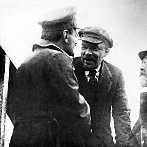 Vladimir lenin, leo trotsky, and lev kamenev on sverdlovsk square in moscow, may 1920