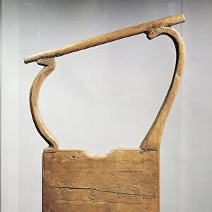 Wood lyre, from the western cemetery of Qurnet Murai