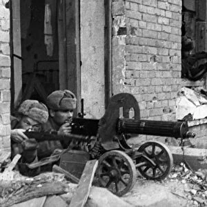 World war 2, battle of stalingrad, soviet guardsmen firing on german automatic riflemen, december 1942