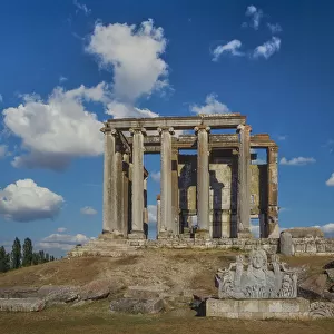 Acroterion with Temple of Zeus in Aizanoi
