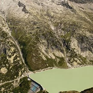 Gravity dam damming the Aare River at Raeterichsbodensee Lake, Guttannen, Bernese Oberland, Switzerland, Europe