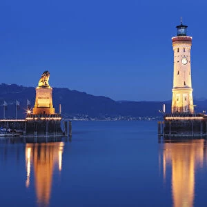 Harbour with lighthouse and Bavarian lion at dusk, Lindau on Lake Constance, Swabia, Bavaria, Germany, Europe, PublicGround