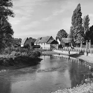 J1693071, diry 18757, outdoors, day, river, T / BRI / COBHAM / SURREY, background people