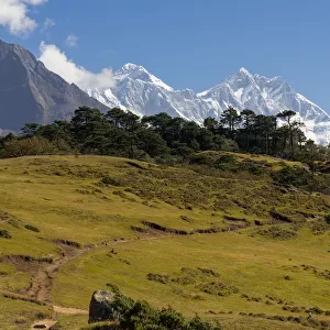 Trekking trail to Everest base camp, Everest region