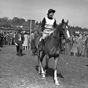 9 May 1954 Mrs. G. Lamont on Dean of Devon who won the Pendarves Paynter Trophy