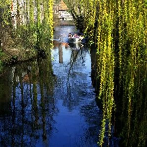 Canal, Bruges, Belgium ?2006 Charles Walker / TopFoto