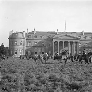 A hunt meet at Luton Hoo, the country seat of Lord and Lady Ludlow. 4 November 1922