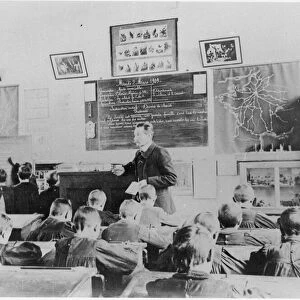 Arithmetic class in a primary school, Orme, 2nd March 1909 (b / w photo)