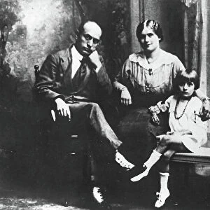 Benito Mussolini with his wife Rachele Guidi and his daughter Edda in Milan in 1915
