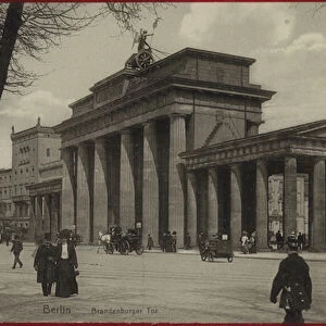 Berlin, Brandenburg Gate (b / w photo)