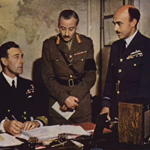 British Vice-Admiral Lord Louis Mountbatten with his staff at Combined Operations Headquarters, World War II, 1942-1943 (photo)