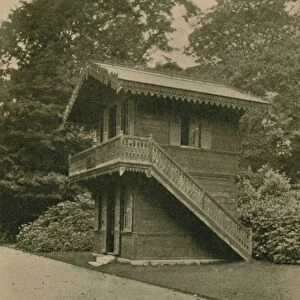 Charles Dickenss Swiss Chalet, in which the last lines of Edwin Drood were written, it now stands in Cobham Park (b / w photo)