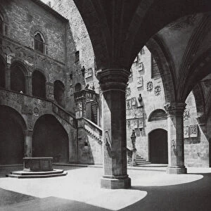 Firenze, Il Cortile del Bargello; Florence, Court in the Bargello Palace (b / w photo)