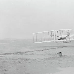 First flight, Kitty Hawk, North Carolina, 120 feet in 12 seconds, 10. 35am December 17th 1903 (b / w photo)