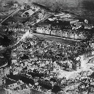 France, Nord-Pas-de-Calais, Pas-de-Calais (62), Arras: Aerials view of the two famous places of Arras in ruins in 1918, 1918