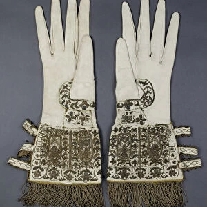 Gloves presented to Queen Elizabeth I on her visit to Oxford University in 1566