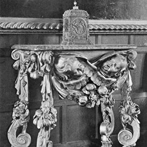 A Grinling Gibbons Console (b / w photo)