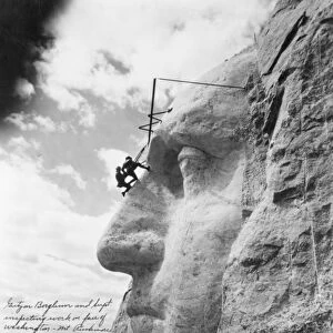 Gutzon Borglum inspecting work on Washington at Mount Rushmore, 1932 (b / w photo)