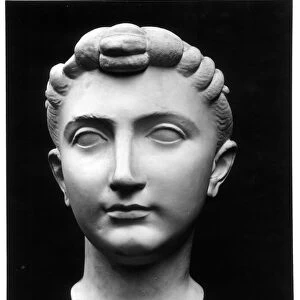 Head of Julia (39BC-14AD), daughter of Augustus Emperor (marble) (b / w photo)