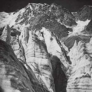 Il Monte Rosa, sul ghiacciaio di Macugnaga; Monte Rosa, on the Macugnaga-Glacier (b / w photo)