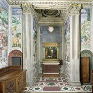 Interior of the chapel with frescos by Benozzo Gozzoli (1420-97) c. 1460 (photo)