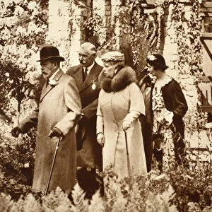 King George and Queen Mary at the Chelsea Flower Show, 1930s (b / w photo)
