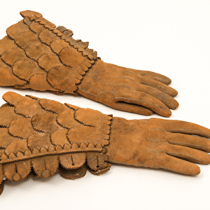 Mens armoured gloves, c. 1600-50 (heavy buff leather)