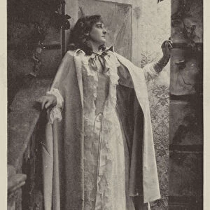 Miss Lucile Hill as Dorothy Vernon in "Haddon Hall"(b / w photo)