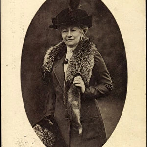 Passepartout Ak Empress Auguste Victoria, mink coat, welfare (b / w photo)
